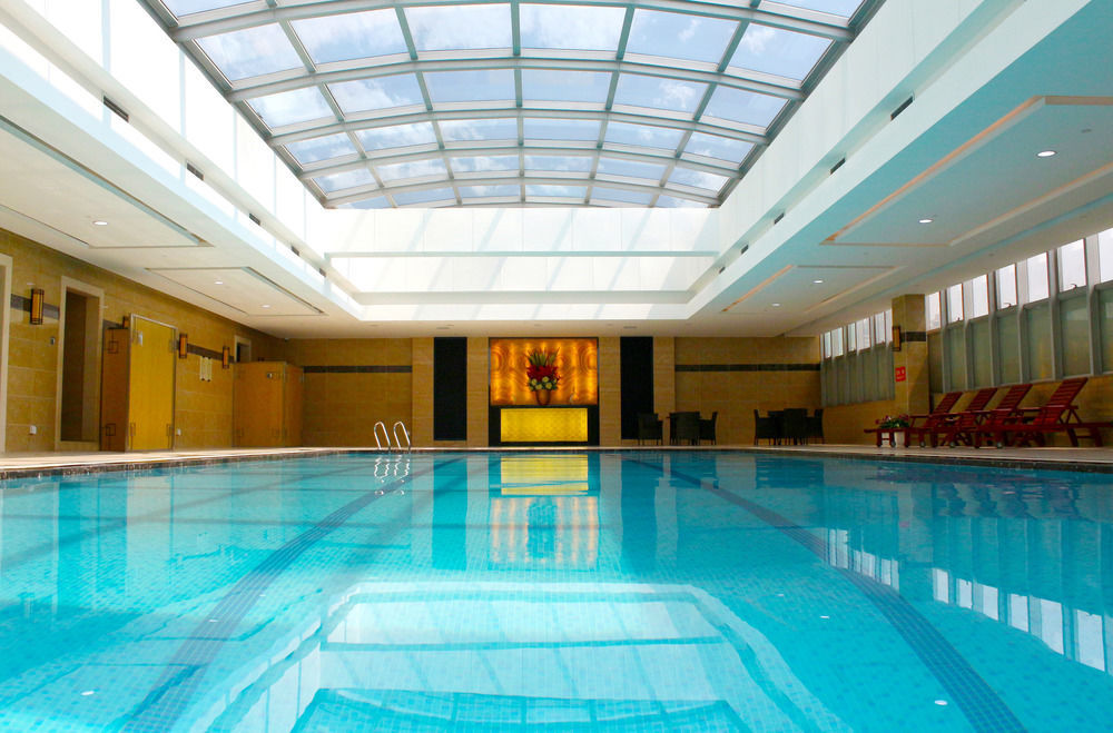 Jin Jiang Tower Hotel Шанхай Екстериор снимка