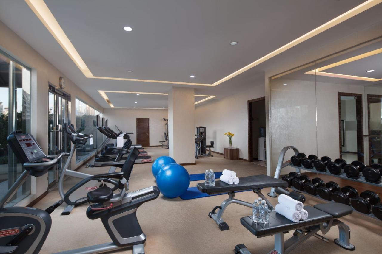 Jin Jiang Tower Hotel Шанхай Екстериор снимка